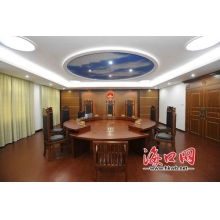 圆形审判桌